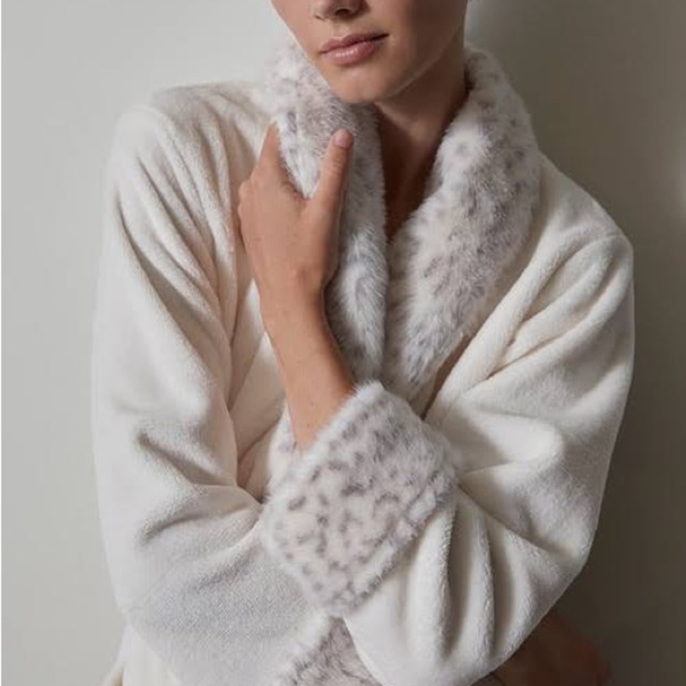 ❄️ Natori Plush Lynx Robe ❄️